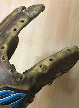 他店購入のグローブ・ミット、断られた修理もお任せください