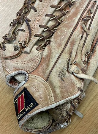 他店購入のグローブ・ミット、断られた修理もお任せください