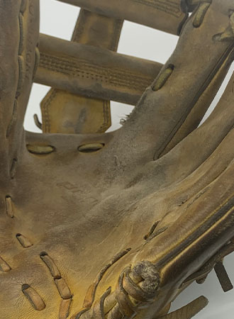 他店購入のグローブ・ミット、断られた修理もお任せください