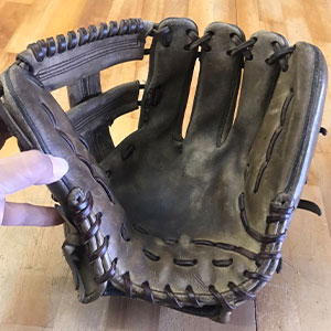 アイピーセレクト硬式グローブ・全紐交換前