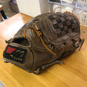 ミズノ硬式グローブ・全紐交換前