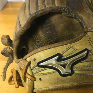 ミズノ硬式グローブ・全紐交換前