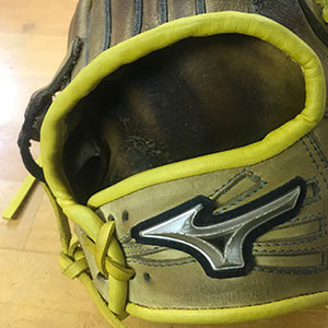 ミズノ硬式グローブ・全紐交換後