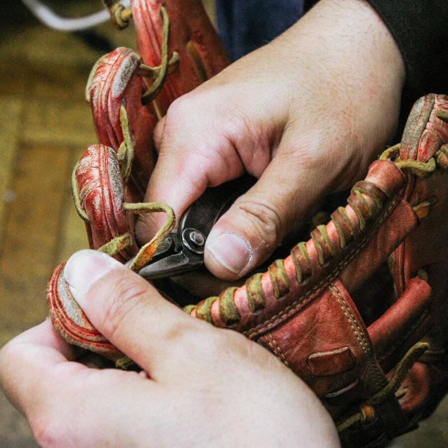 グローブ修理もオンラインで受付